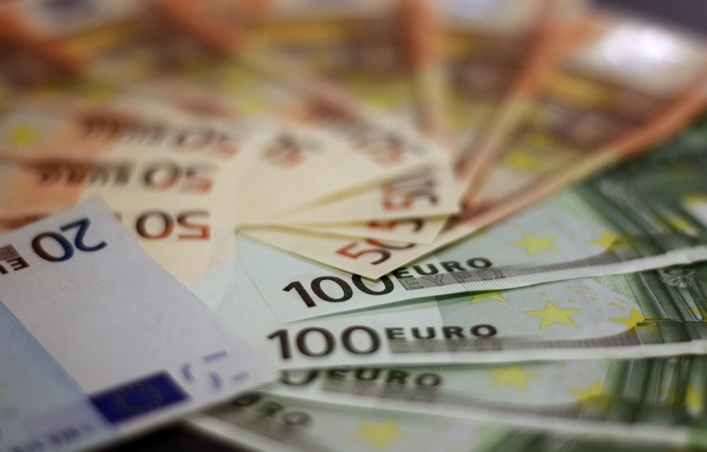 Cambio de divisas para comprar una casa en España: guía para compradores internacionales