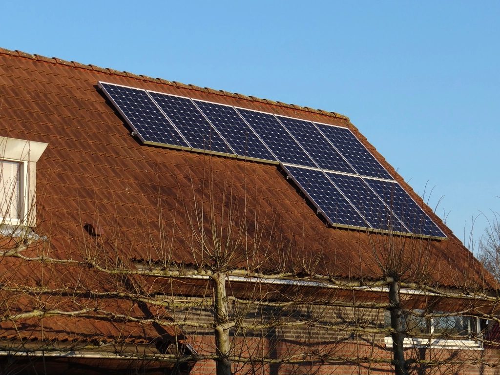 Placas solares y mejoras que revalorizan tu vivienda en la Costa Daurada