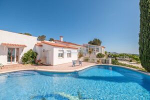 Chalet Familiar con Piscina Cubierta y Vistas al Mar (Coll de l’Alba) – 4
