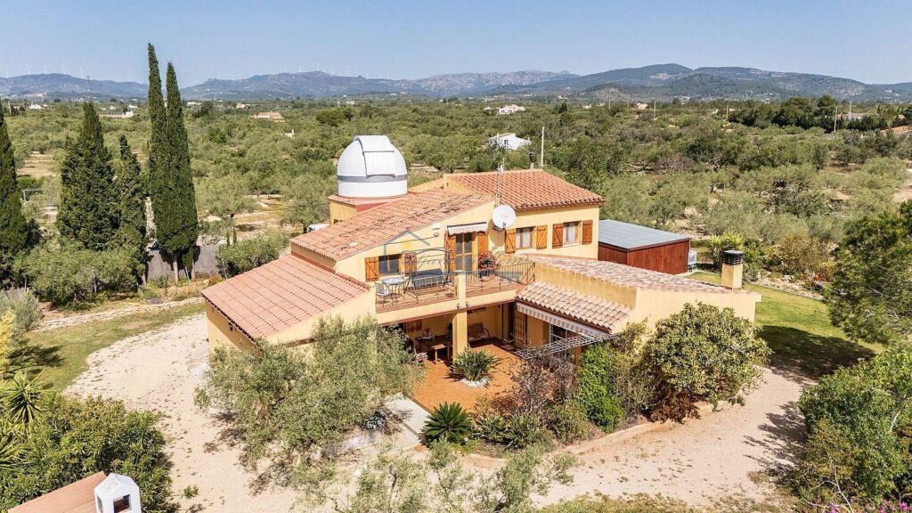 Finca Rústica con Cúpula y Observatorio