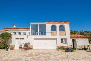 Chalet Familiar con Piscina Cubierta y Vistas al Mar (Coll de l’Alba) – 5