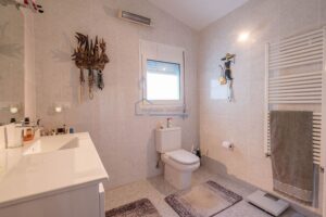 Chalet Familiar con Piscina Cubierta y Vistas al Mar (Coll de l’Alba) – 21
