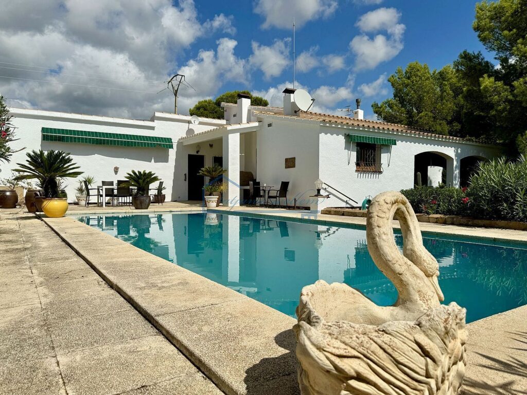 Exclusiva Finca Rústica con Vistas al Mar
