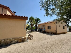 Finca con 2 viviendas independientes, amplios exteriores y vistas al mar cerca de L’Ampolla – 40