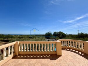 Finca con 2 viviendas independientes, amplios exteriores y vistas al mar cerca de L’Ampolla – 36