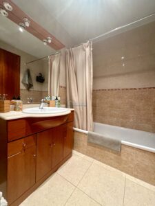 Apartamento luminoso con parking privado, cerca del puerto y las playas de L’Ampolla – 5