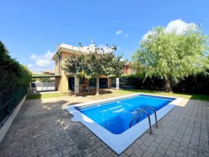 Detached Villa with Private Pool and Garden, Steps from the Sea (L'Ampolla) – 2