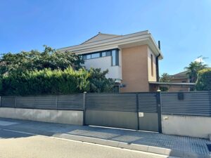 Detached Villa with Private Pool and Garden, Steps from the Sea (L'Ampolla) – 35